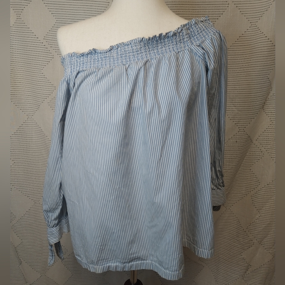 Cute Loft off the shoulder top